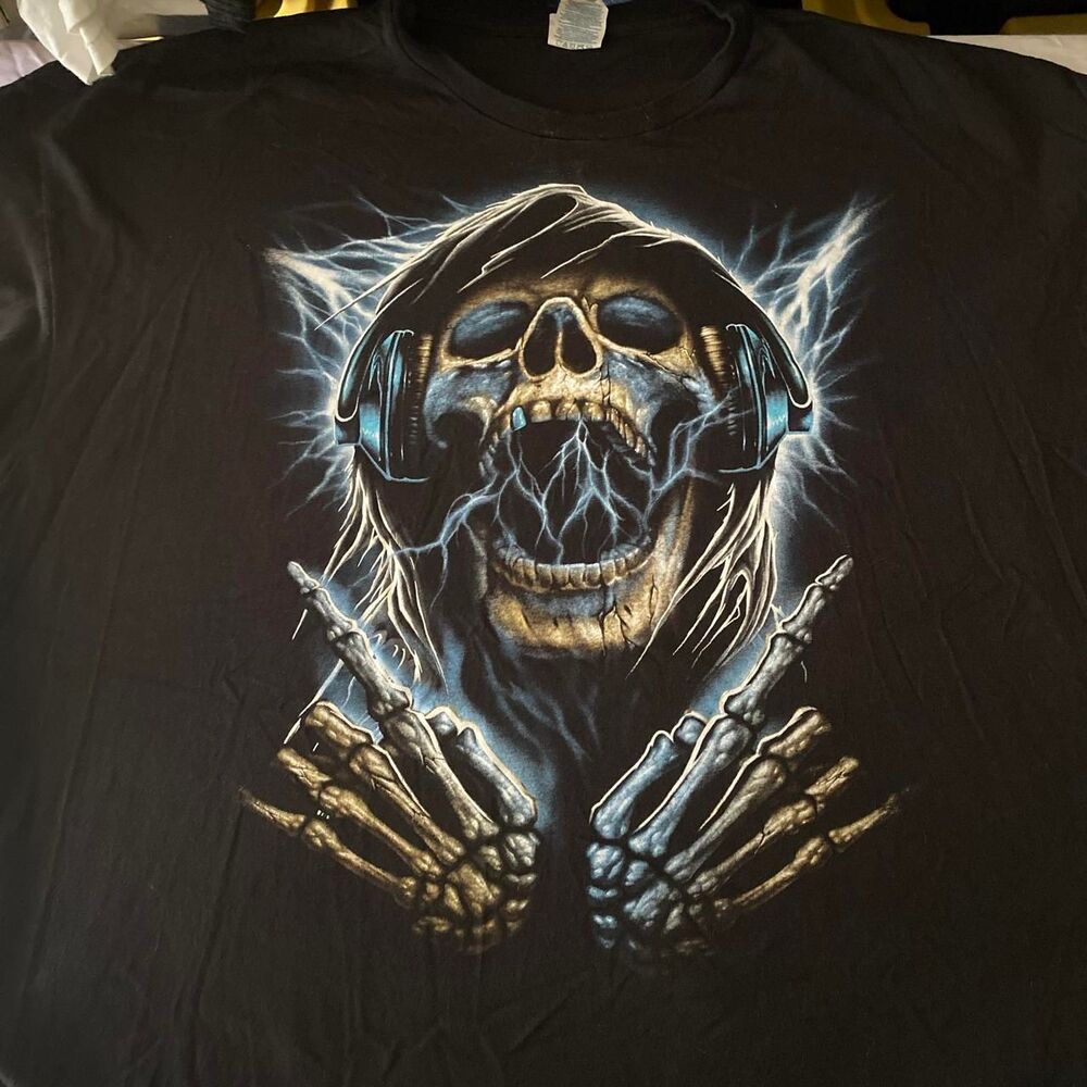 Vintage Metal Skull Rocker Graphic T-Shirt